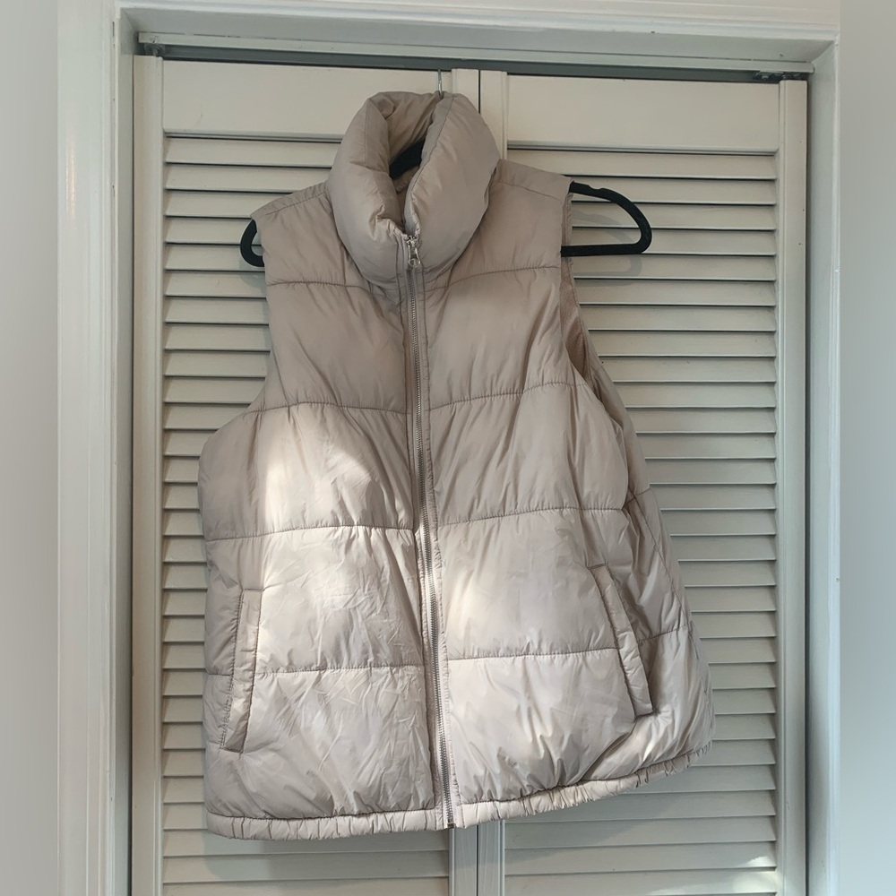 Old Navy light pink puffer vest size large